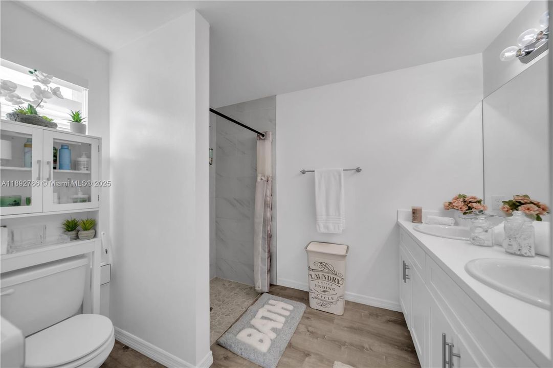 For Sale: $360,000 (4 beds, 2 baths, 1571 Square Feet)