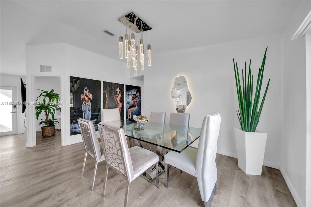 For Sale: $360,000 (4 beds, 2 baths, 1571 Square Feet)