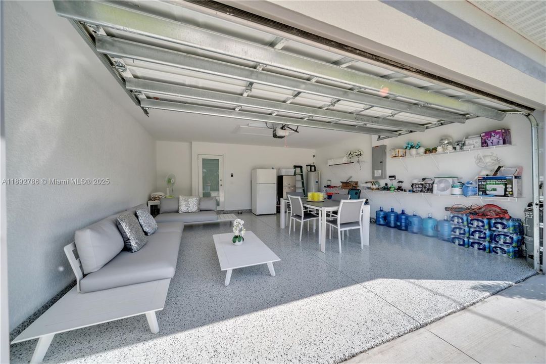 For Sale: $360,000 (4 beds, 2 baths, 1571 Square Feet)