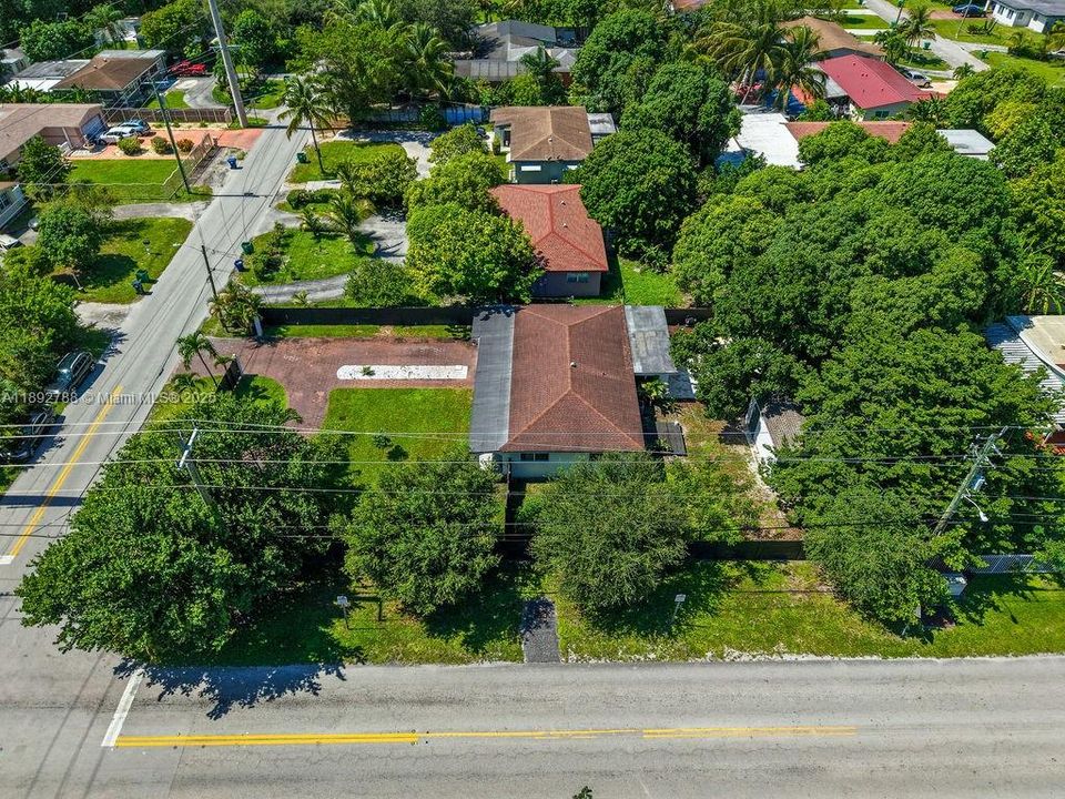 合同活跃: $695,000 (4 贝兹, 2 浴室, 1726 平方英尺)