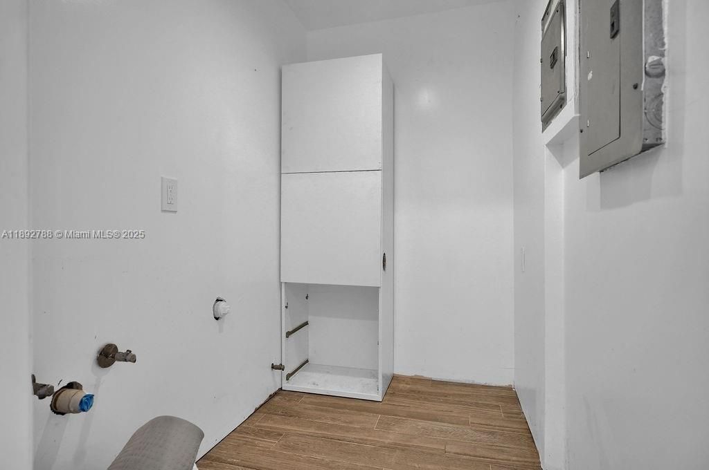 合同活跃: $695,000 (4 贝兹, 2 浴室, 1726 平方英尺)