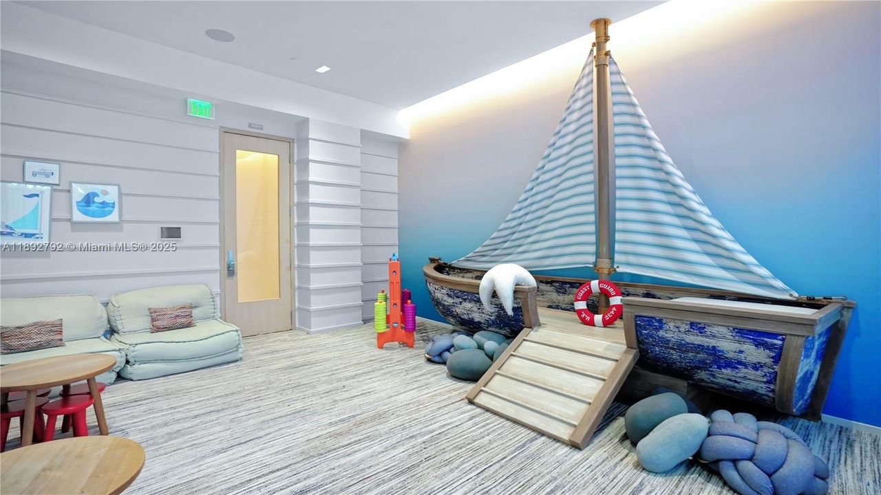 待售: $11,100,000 (4 贝兹, 5 浴室, 4365 平方英尺)