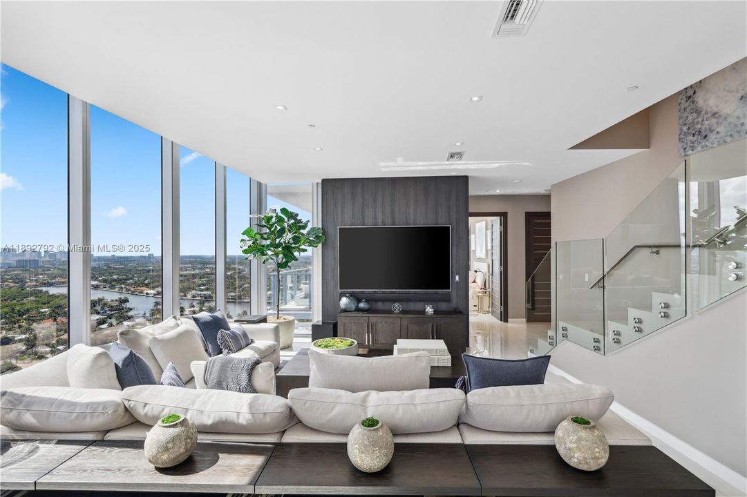 待售: $11,100,000 (4 贝兹, 5 浴室, 4365 平方英尺)