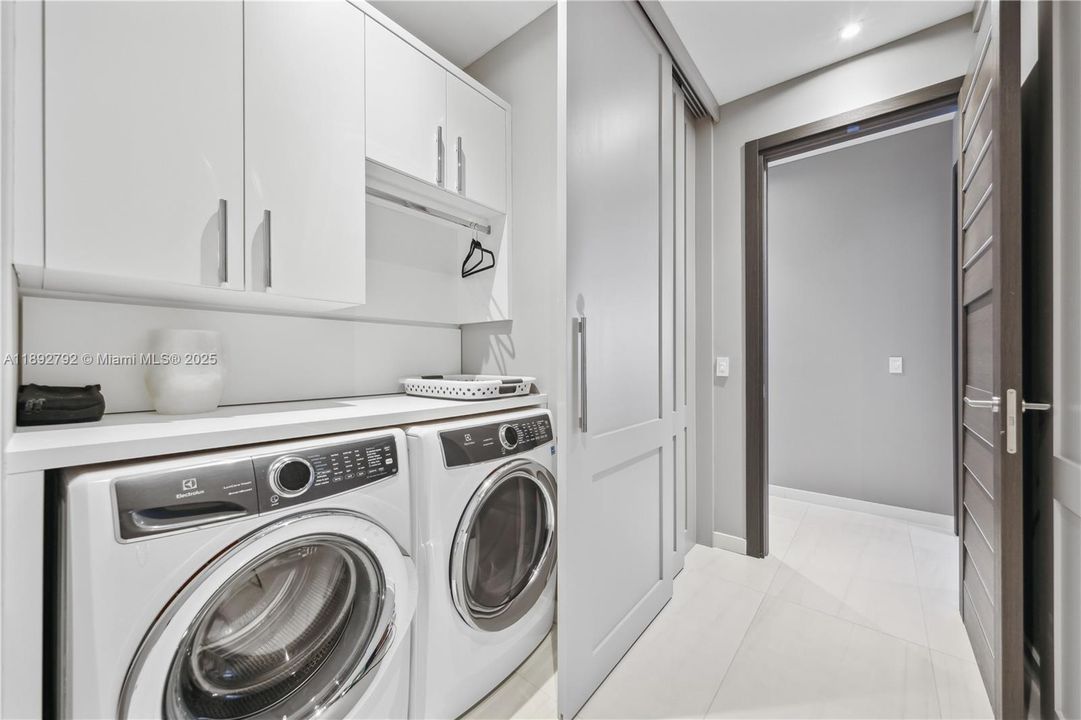 待售: $11,100,000 (4 贝兹, 5 浴室, 4365 平方英尺)