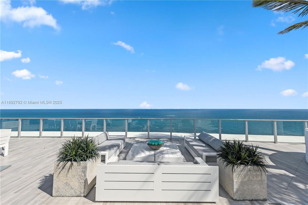 待售: $11,100,000 (4 贝兹, 5 浴室, 4365 平方英尺)