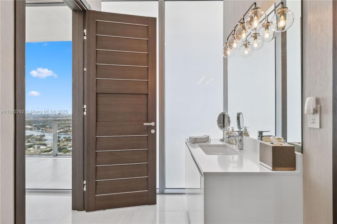 待售: $11,100,000 (4 贝兹, 5 浴室, 4365 平方英尺)