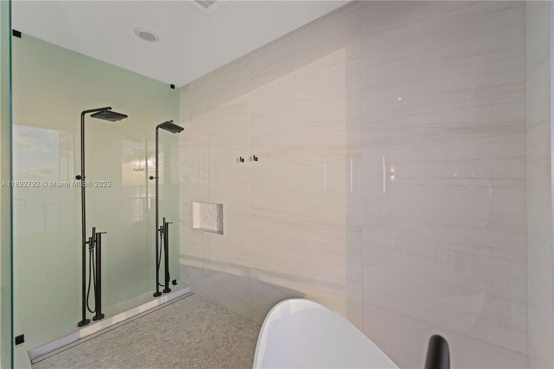 待售: $11,100,000 (4 贝兹, 5 浴室, 4365 平方英尺)