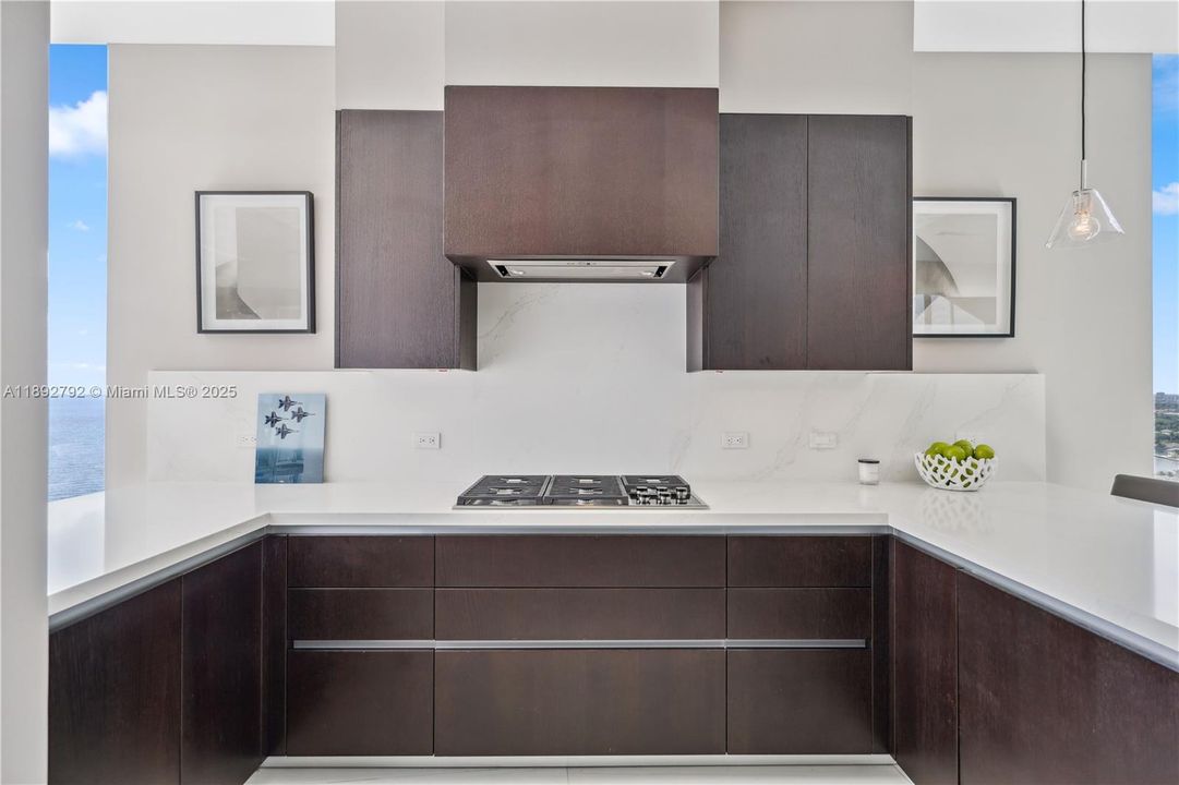 待售: $11,100,000 (4 贝兹, 5 浴室, 4365 平方英尺)