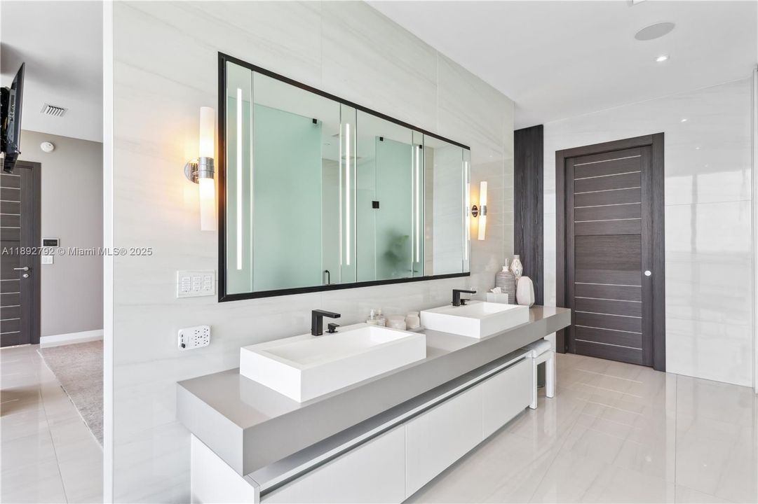 待售: $11,100,000 (4 贝兹, 5 浴室, 4365 平方英尺)