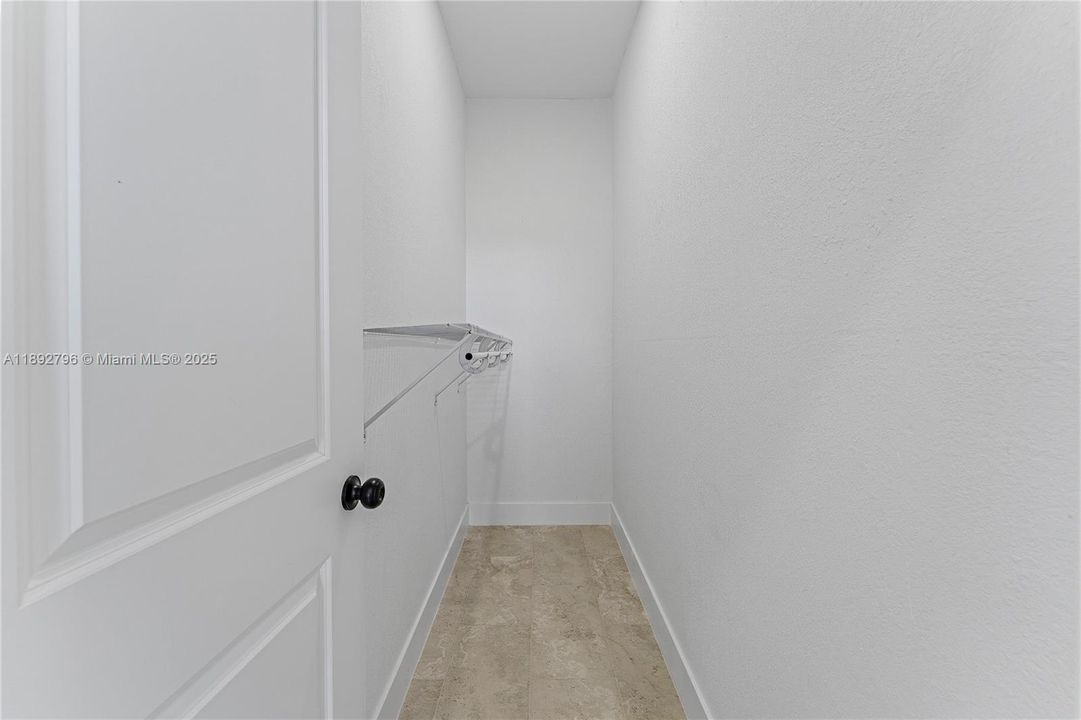 Под контрактом: $267,900 (3 спален, 2 ванн, 0 Квадратных фут)