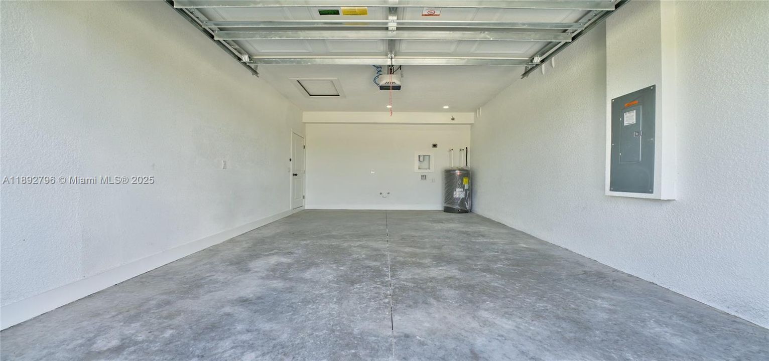 Под контрактом: $267,900 (3 спален, 2 ванн, 0 Квадратных фут)