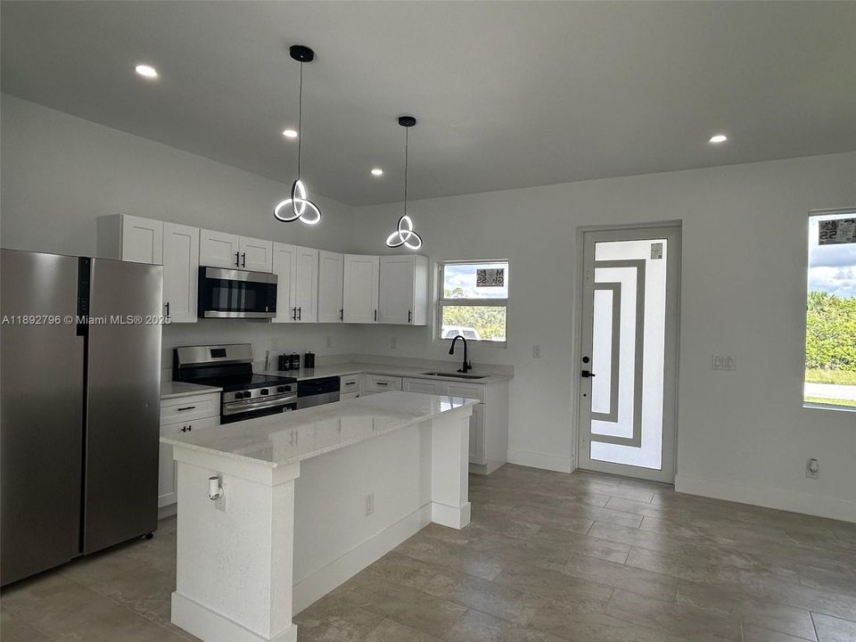 Под контрактом: $267,900 (3 спален, 2 ванн, 0 Квадратных фут)