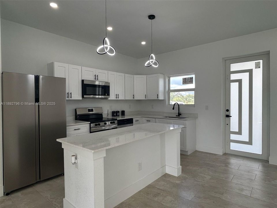 Под контрактом: $267,900 (3 спален, 2 ванн, 0 Квадратных фут)