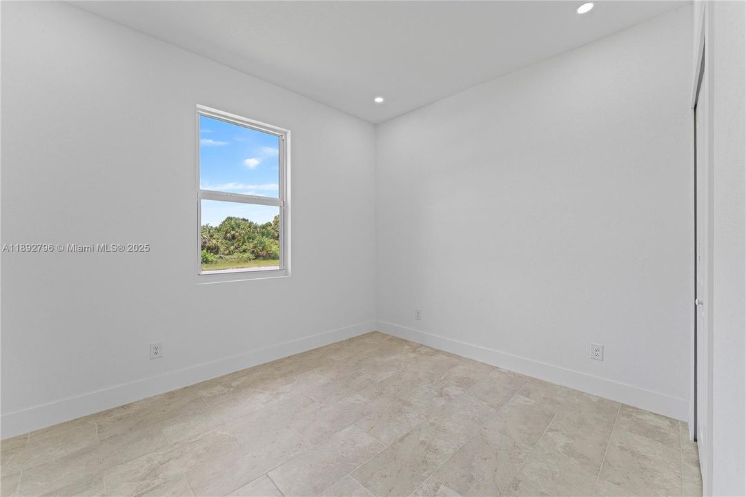 Под контрактом: $267,900 (3 спален, 2 ванн, 0 Квадратных фут)