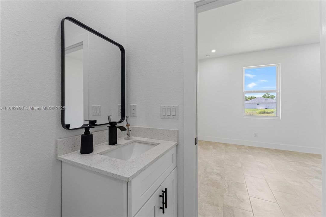 Под контрактом: $267,900 (3 спален, 2 ванн, 0 Квадратных фут)