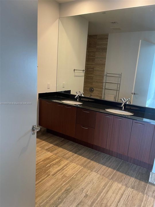 For Sale: $1,195,000 (2 beds, 2 baths, 1435 Square Feet)