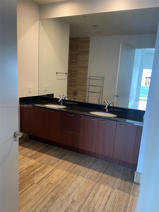 For Sale: $1,195,000 (2 beds, 2 baths, 1435 Square Feet)