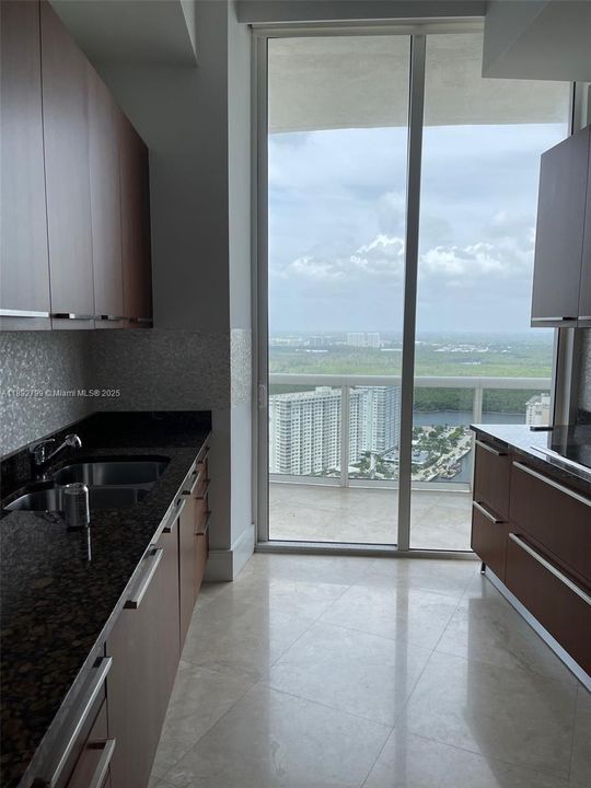 For Sale: $1,195,000 (2 beds, 2 baths, 1435 Square Feet)