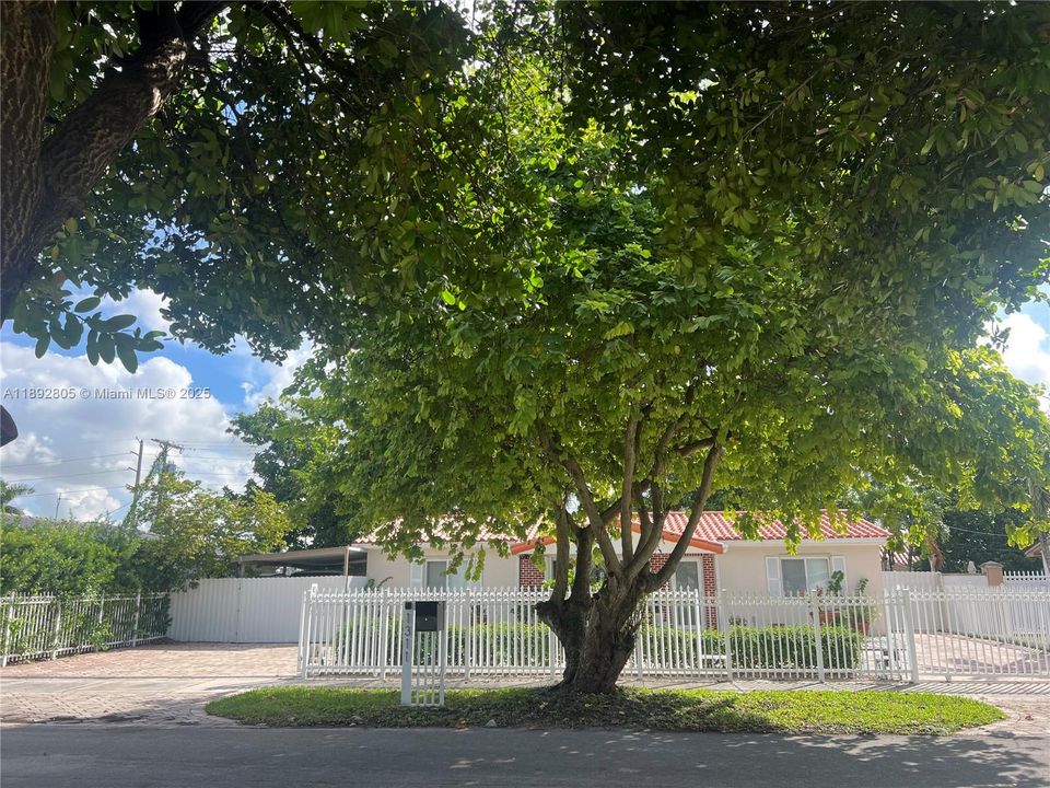 На продажу: $719,000 (3 спален, 3 ванн, 2009 Квадратных фут)