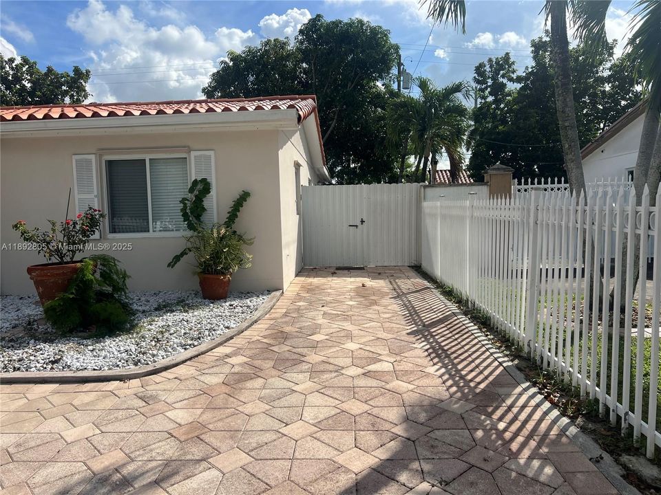 На продажу: $719,000 (3 спален, 3 ванн, 2009 Квадратных фут)