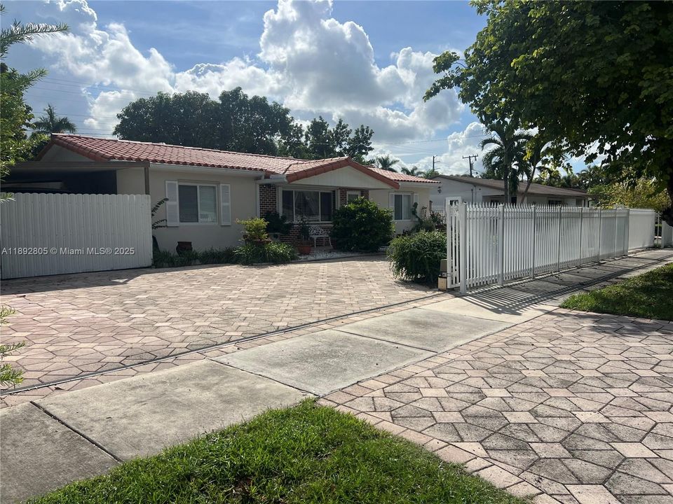 На продажу: $719,000 (3 спален, 3 ванн, 2009 Квадратных фут)