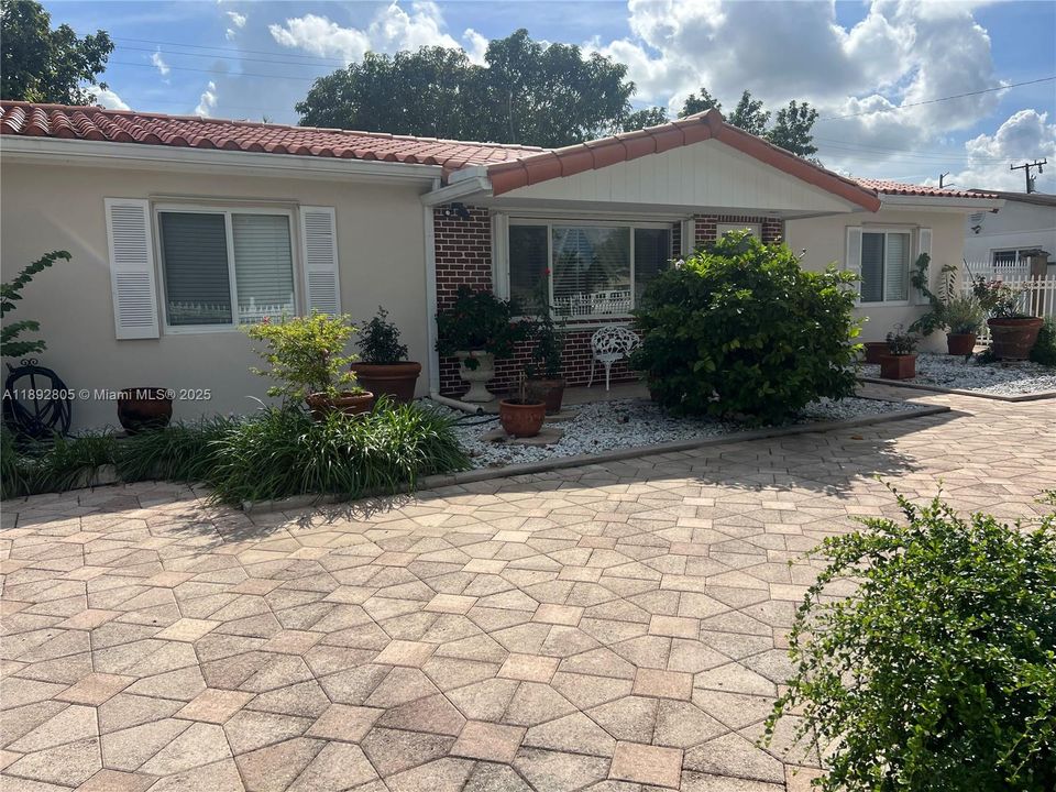 На продажу: $719,000 (3 спален, 3 ванн, 2009 Квадратных фут)