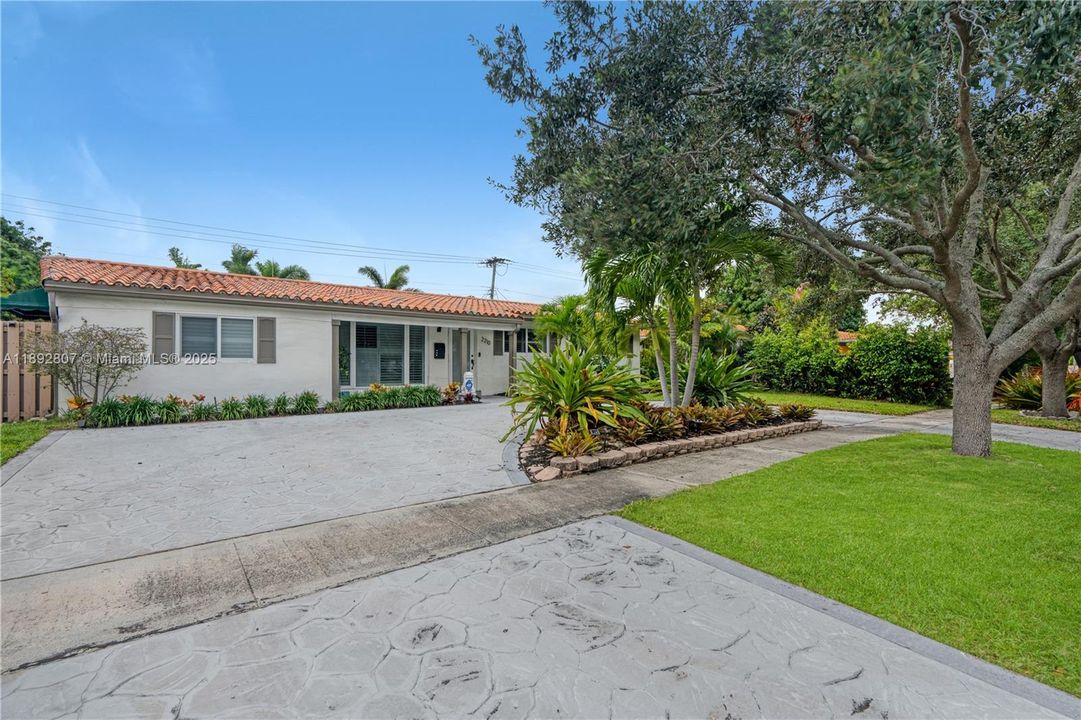 Active With Contract: $5,700 (3 beds, 2 baths, 1896 Square Feet)