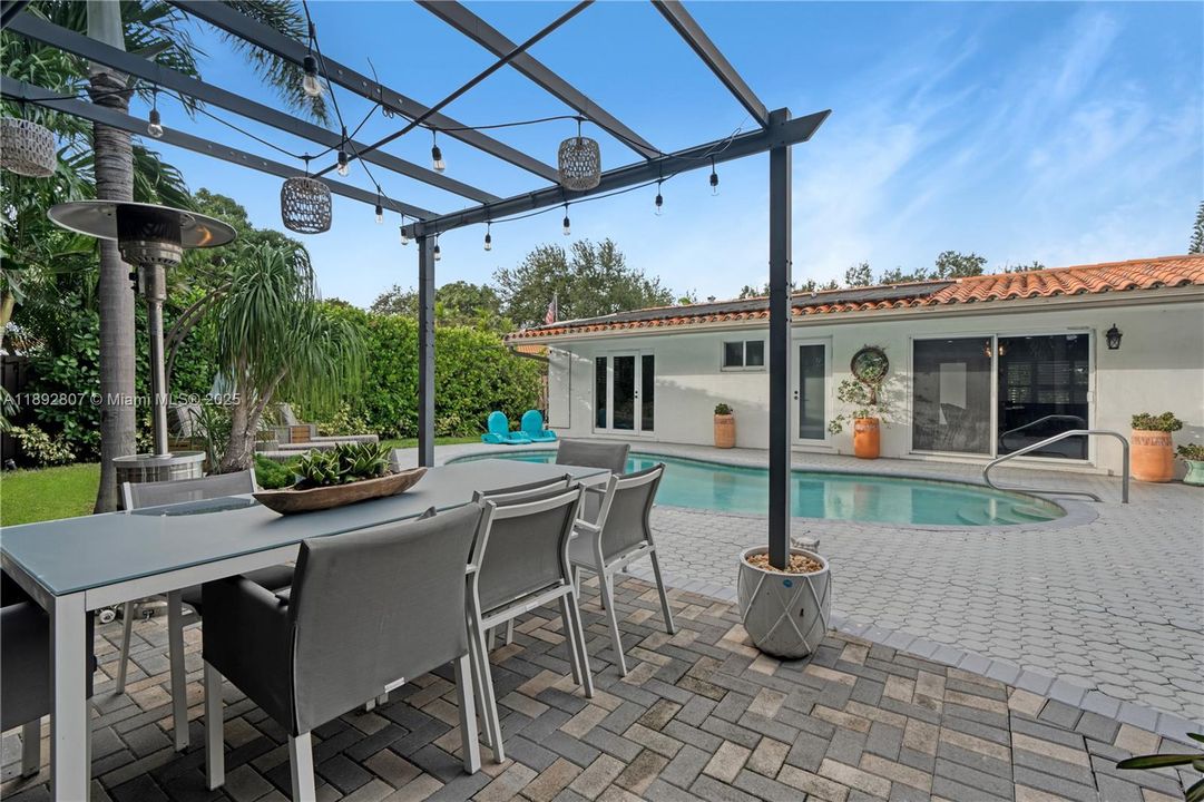 Active With Contract: $5,700 (3 beds, 2 baths, 1896 Square Feet)