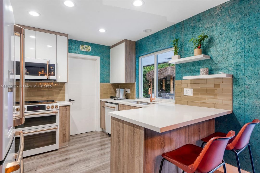 Active With Contract: $5,700 (3 beds, 2 baths, 1896 Square Feet)