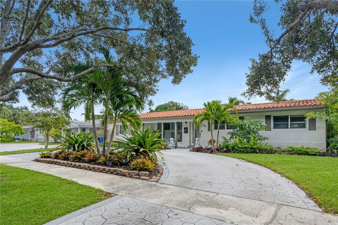 Active With Contract: $5,700 (3 beds, 2 baths, 1896 Square Feet)