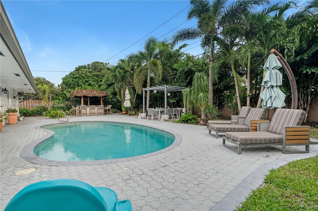 Active With Contract: $5,700 (3 beds, 2 baths, 1896 Square Feet)