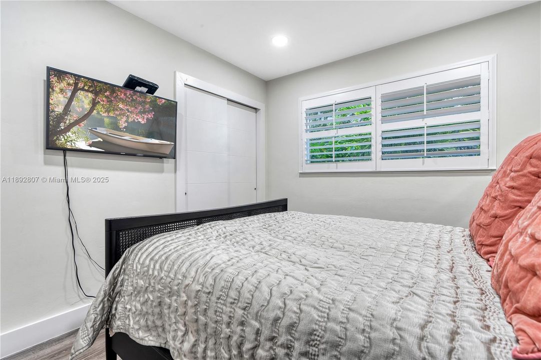 Active With Contract: $5,700 (3 beds, 2 baths, 1896 Square Feet)