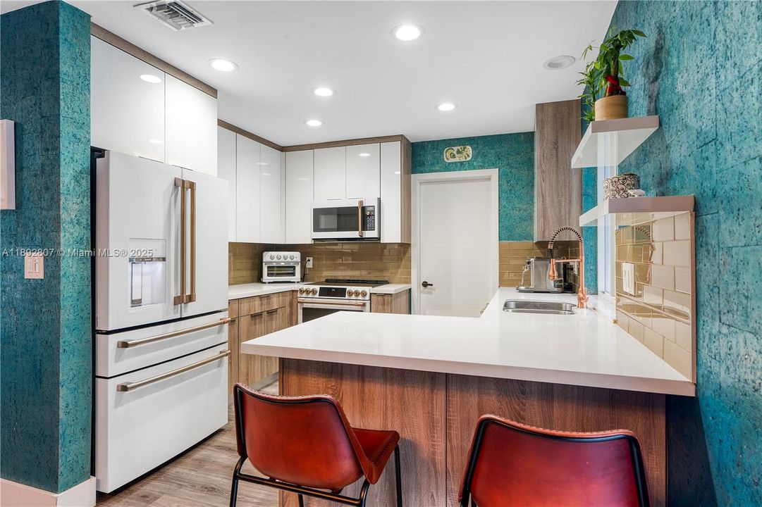 Active With Contract: $5,700 (3 beds, 2 baths, 1896 Square Feet)