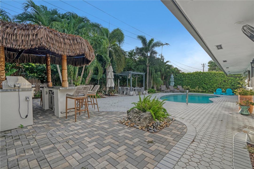 Active With Contract: $5,700 (3 beds, 2 baths, 1896 Square Feet)