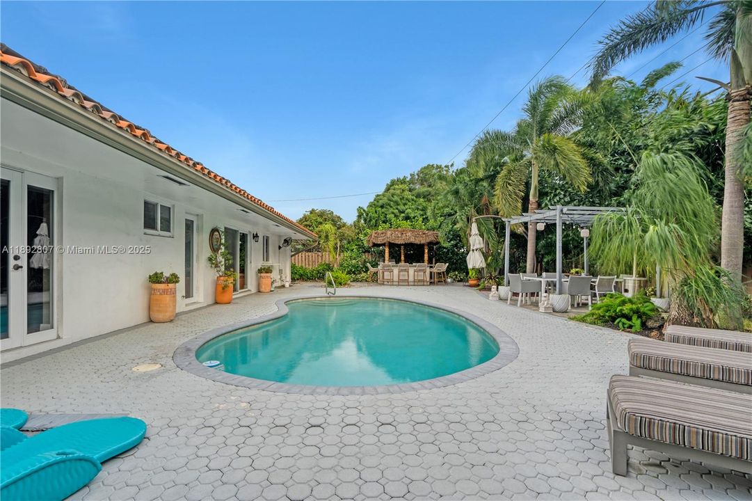 Active With Contract: $5,700 (3 beds, 2 baths, 1896 Square Feet)