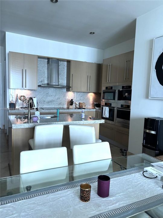 待售: $1,750,000 (2 贝兹, 2 浴室, 1572 平方英尺)