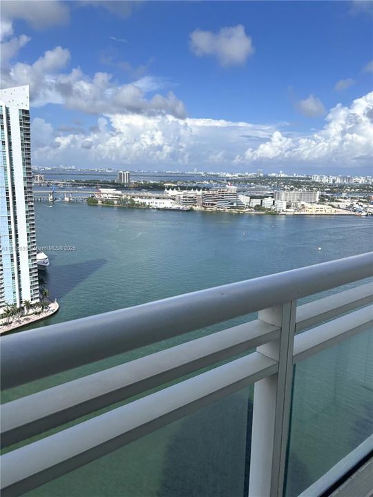 待售: $1,750,000 (2 贝兹, 2 浴室, 1572 平方英尺)