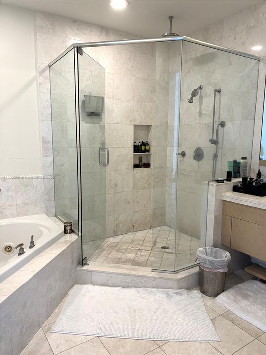 待售: $1,750,000 (2 贝兹, 2 浴室, 1572 平方英尺)