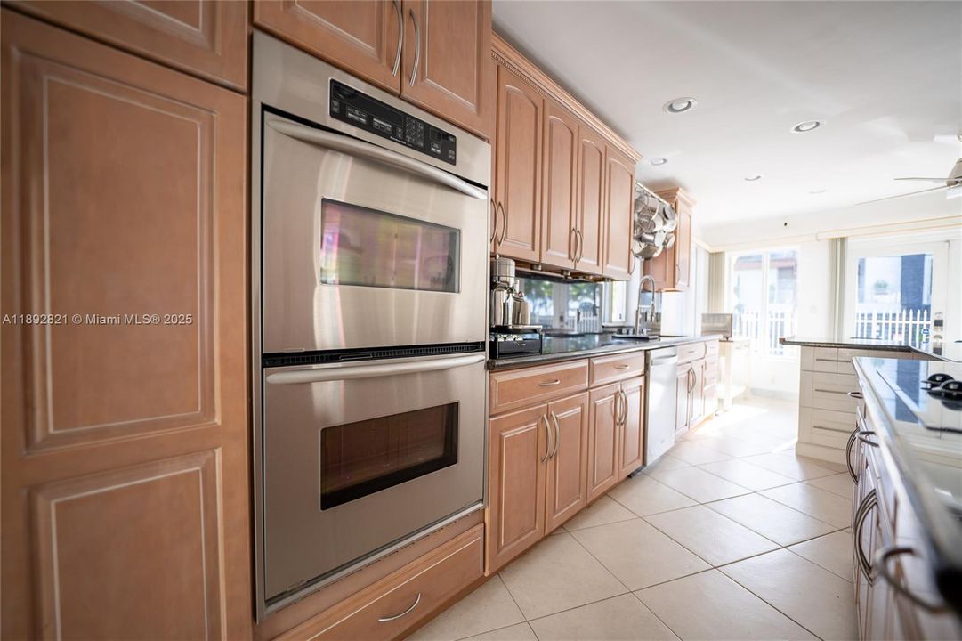 待售: $4,500,000 (4 贝兹, 3 浴室, 3084 平方英尺)