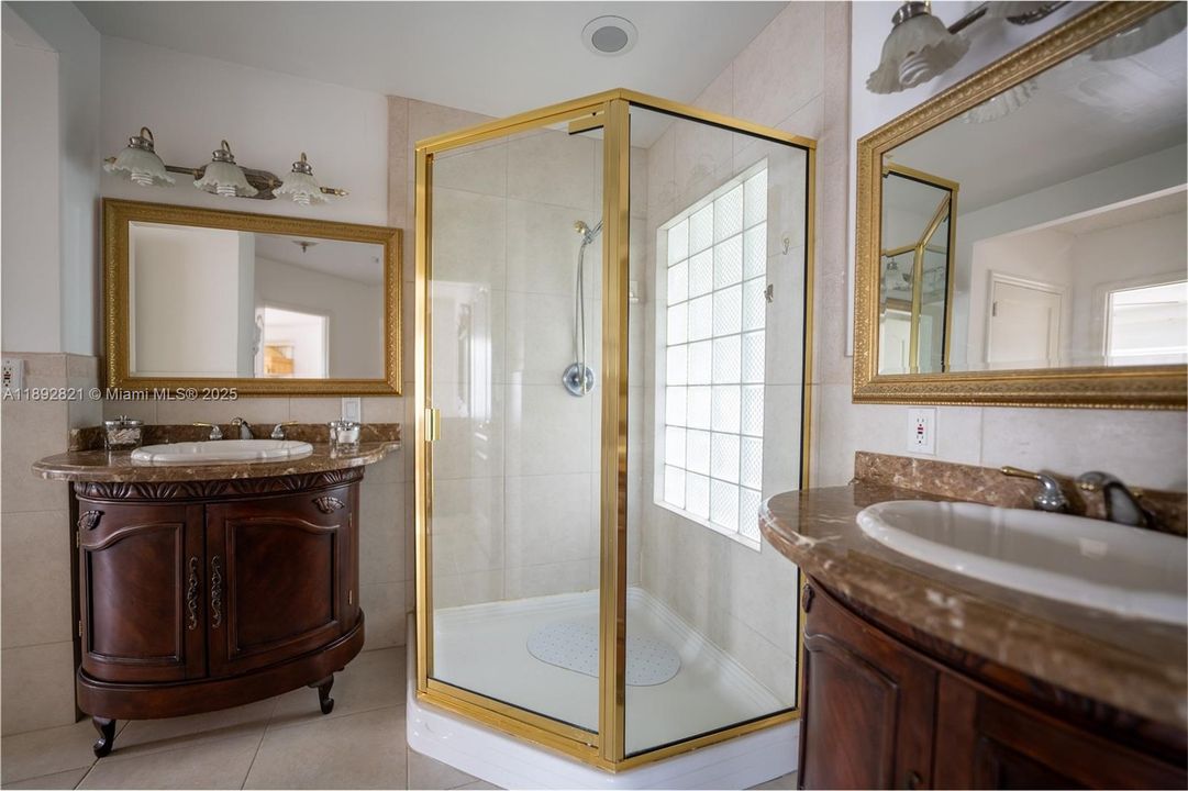 待售: $4,500,000 (4 贝兹, 3 浴室, 3084 平方英尺)