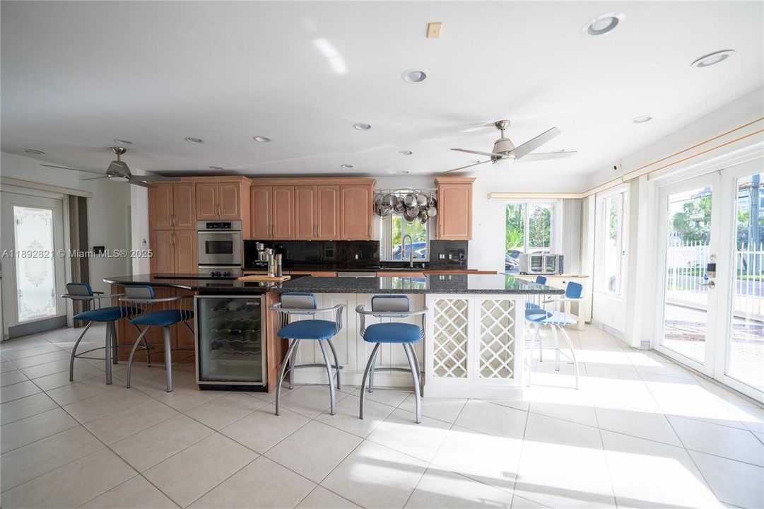 待售: $4,500,000 (4 贝兹, 3 浴室, 3084 平方英尺)