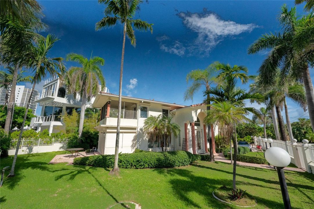 待售: $4,500,000 (4 贝兹, 3 浴室, 3084 平方英尺)