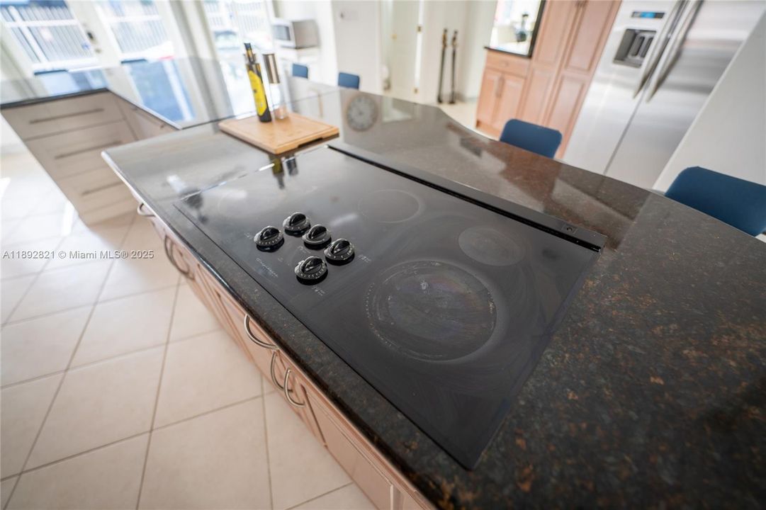 待售: $4,500,000 (4 贝兹, 3 浴室, 3084 平方英尺)