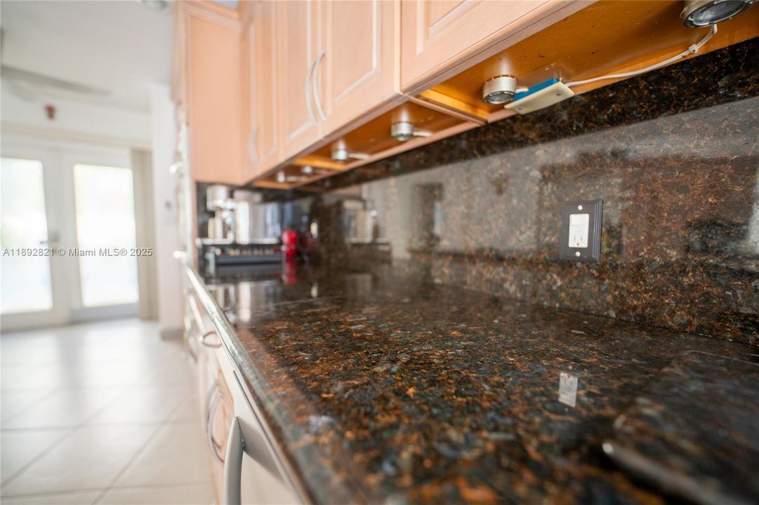 待售: $4,500,000 (4 贝兹, 3 浴室, 3084 平方英尺)