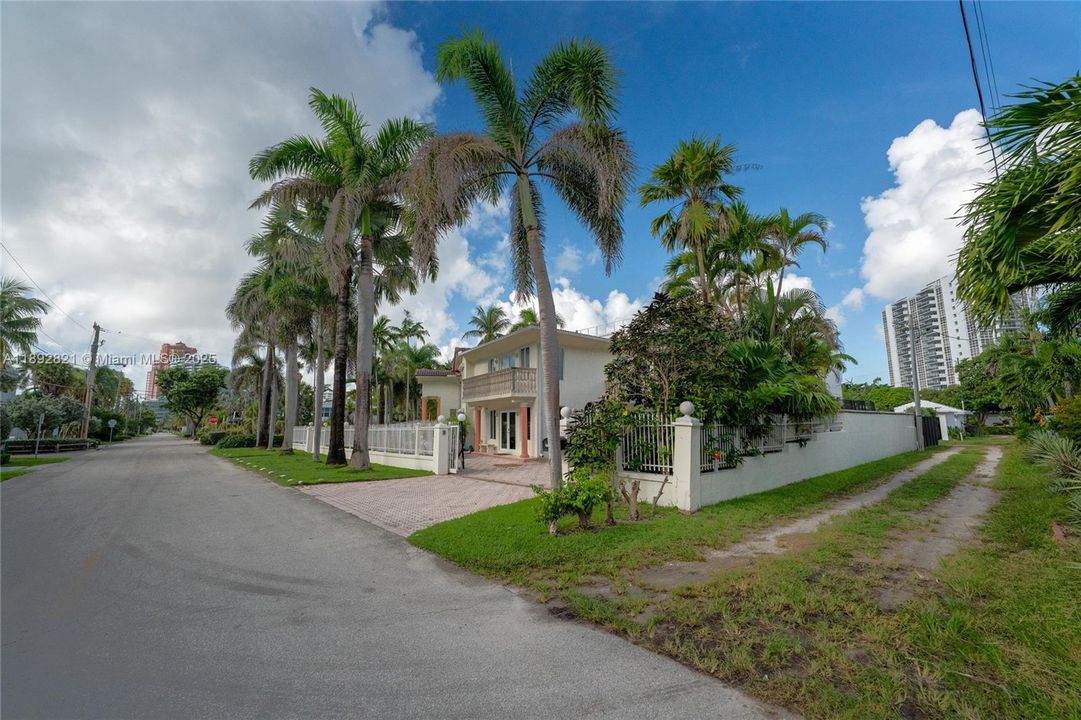 待售: $4,500,000 (4 贝兹, 3 浴室, 3084 平方英尺)