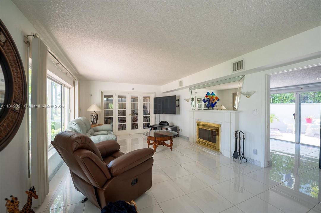 待售: $4,500,000 (4 贝兹, 3 浴室, 3084 平方英尺)