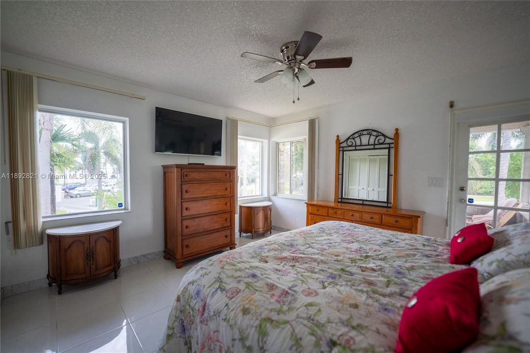 待售: $4,500,000 (4 贝兹, 3 浴室, 3084 平方英尺)