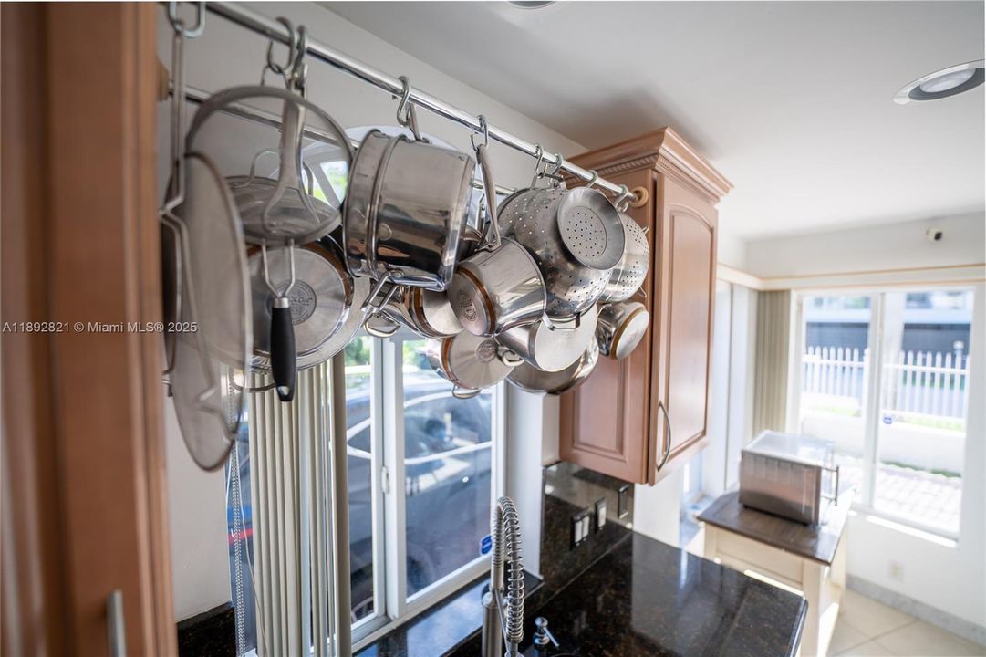 待售: $4,500,000 (4 贝兹, 3 浴室, 3084 平方英尺)