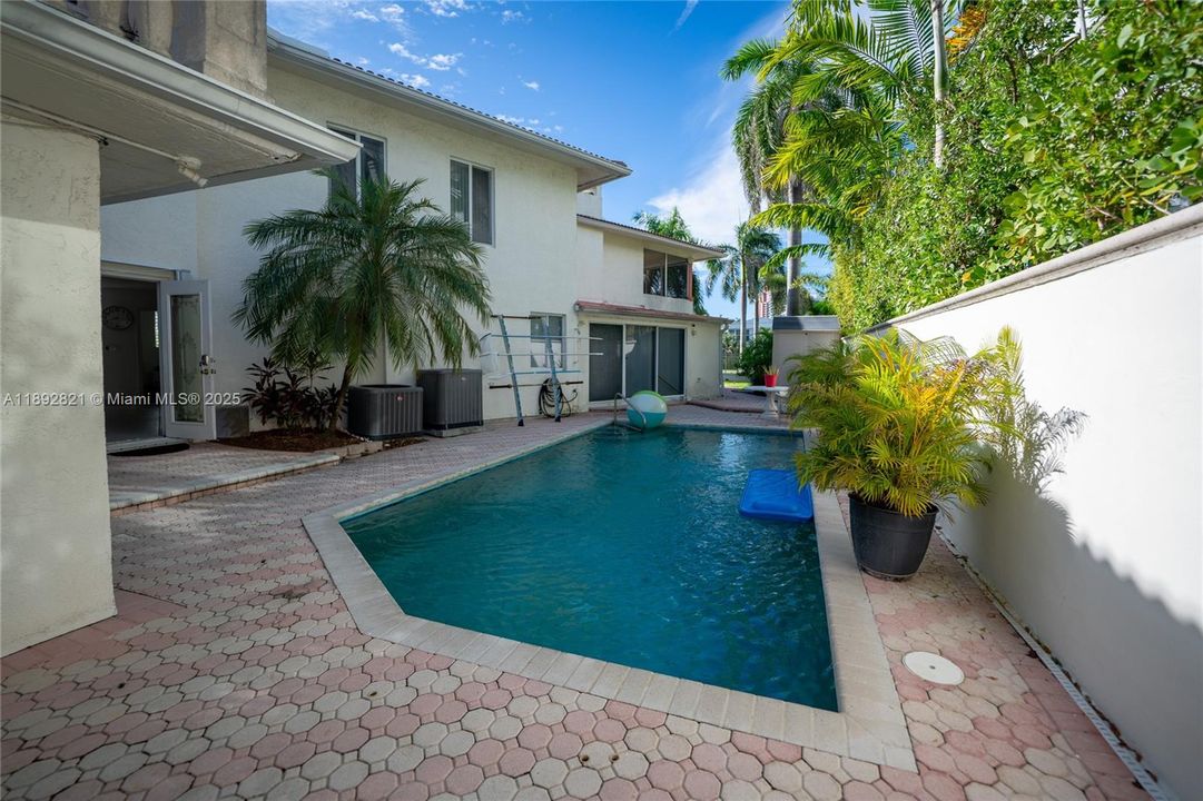 待售: $4,500,000 (4 贝兹, 3 浴室, 3084 平方英尺)