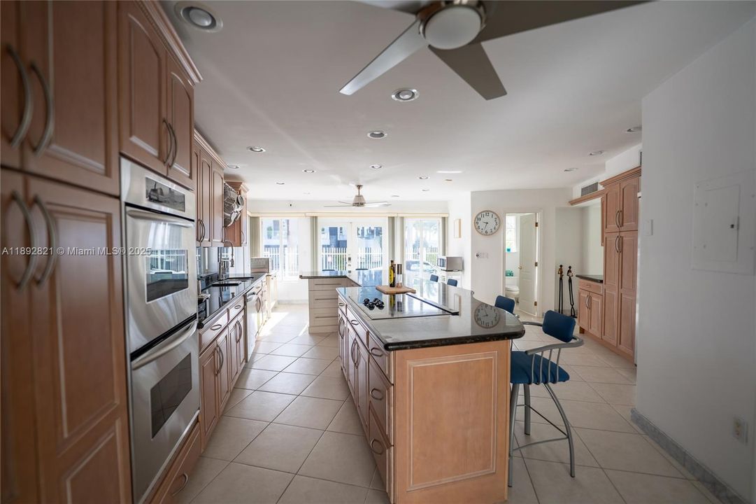 待售: $4,500,000 (4 贝兹, 3 浴室, 3084 平方英尺)